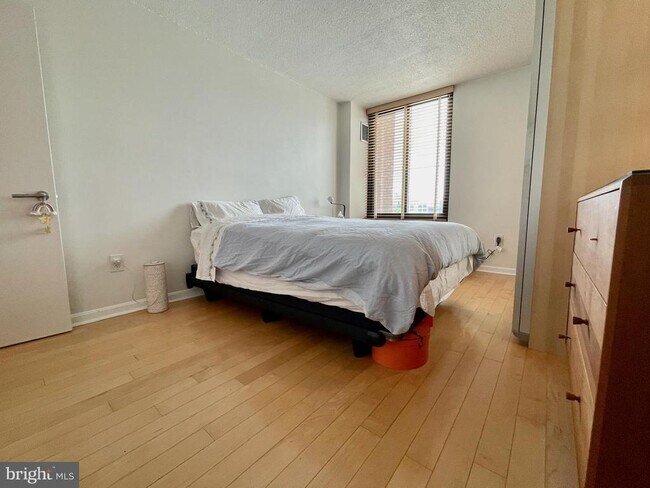 Building Photo - 1301 20th St NW