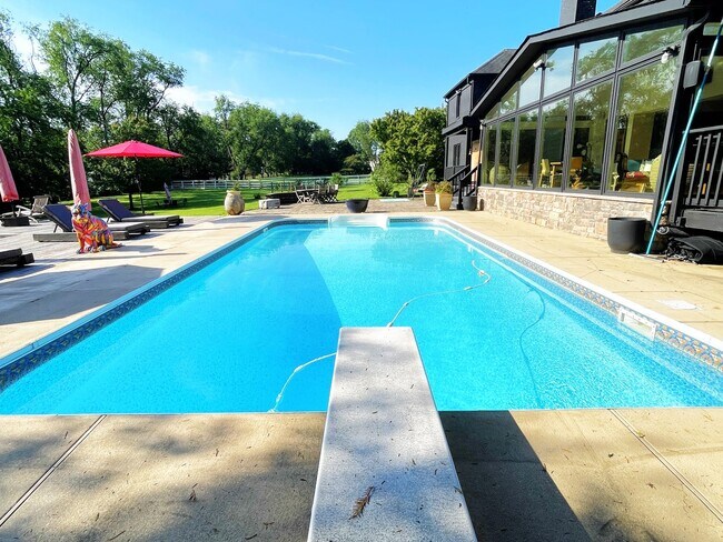 Building Photo - 13209 Lantern Hollow Dr