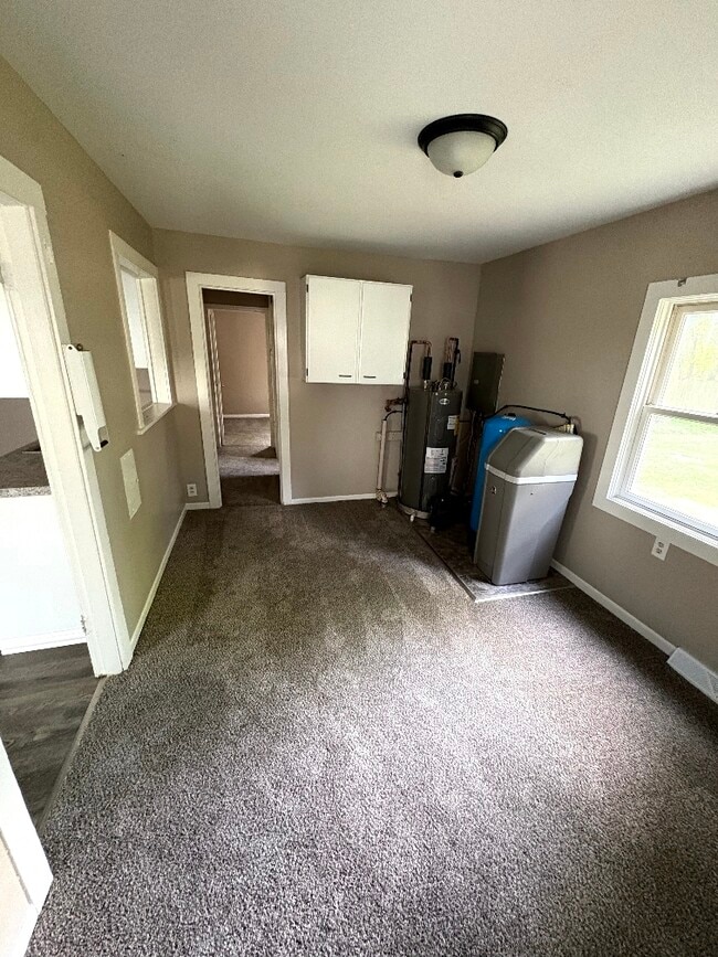 Building Photo - 5115 Maple Hill Dr