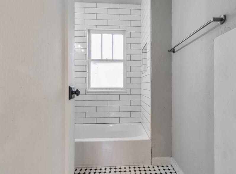 Building Photo - 1205 NW 49th St