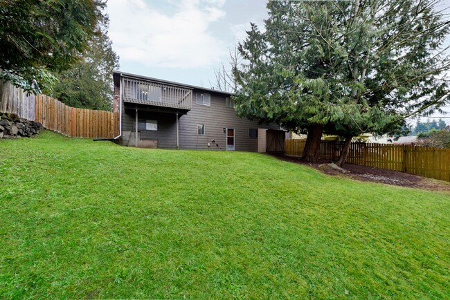 Building Photo - Remodeled  House - 4 Bed 2 Bath - Renton