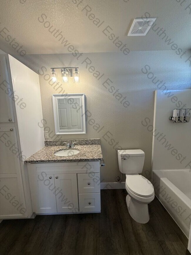 Building Photo - 1309 Mission Dr