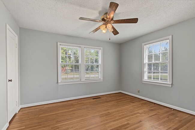 Building Photo - 2935 Arcadia Dr