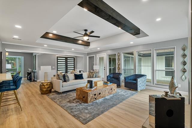 Building Photo - 2833 Meadowbrook Dr