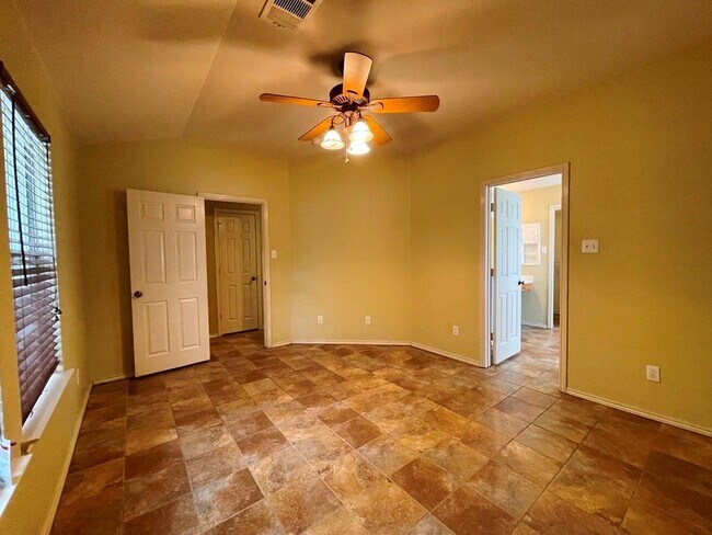 Building Photo - 5206 Hartson
