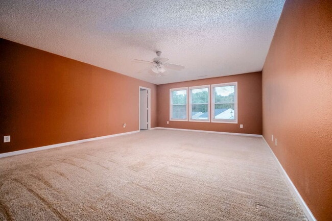 Building Photo - 910 Torsion Lane