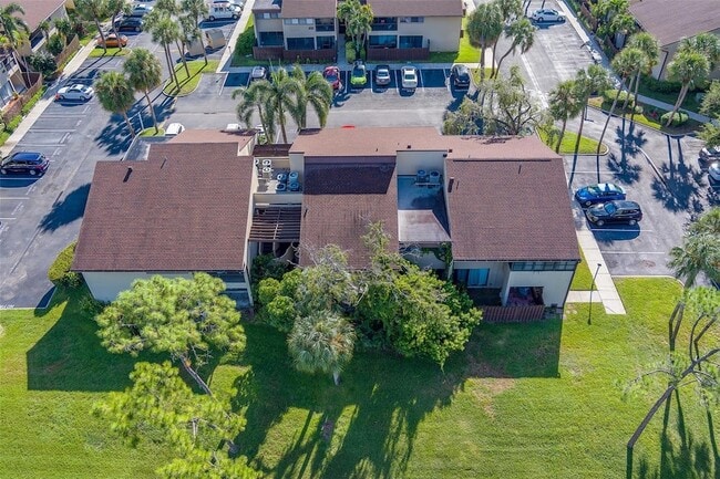 Building Photo - 890 N Village Dr