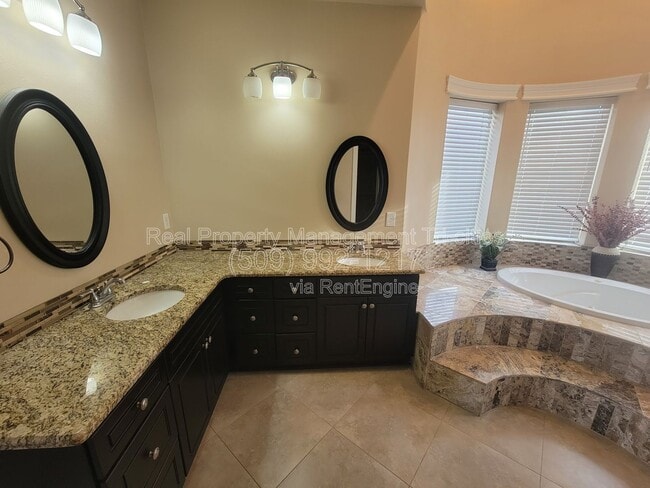 Building Photo - 2348 W 49th Ave