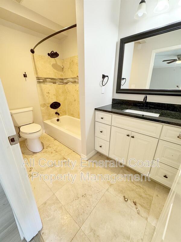 Building Photo - 710 Swan Ln