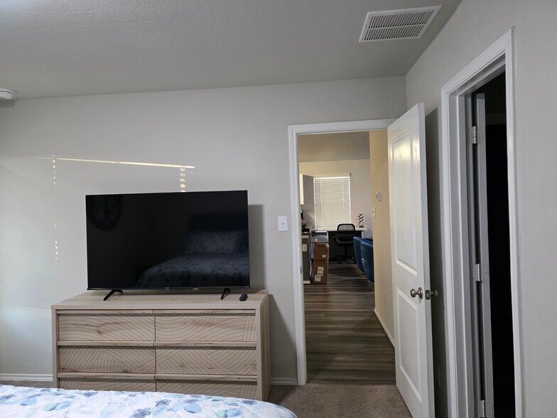 Building Photo - 31577 Acacia Vis