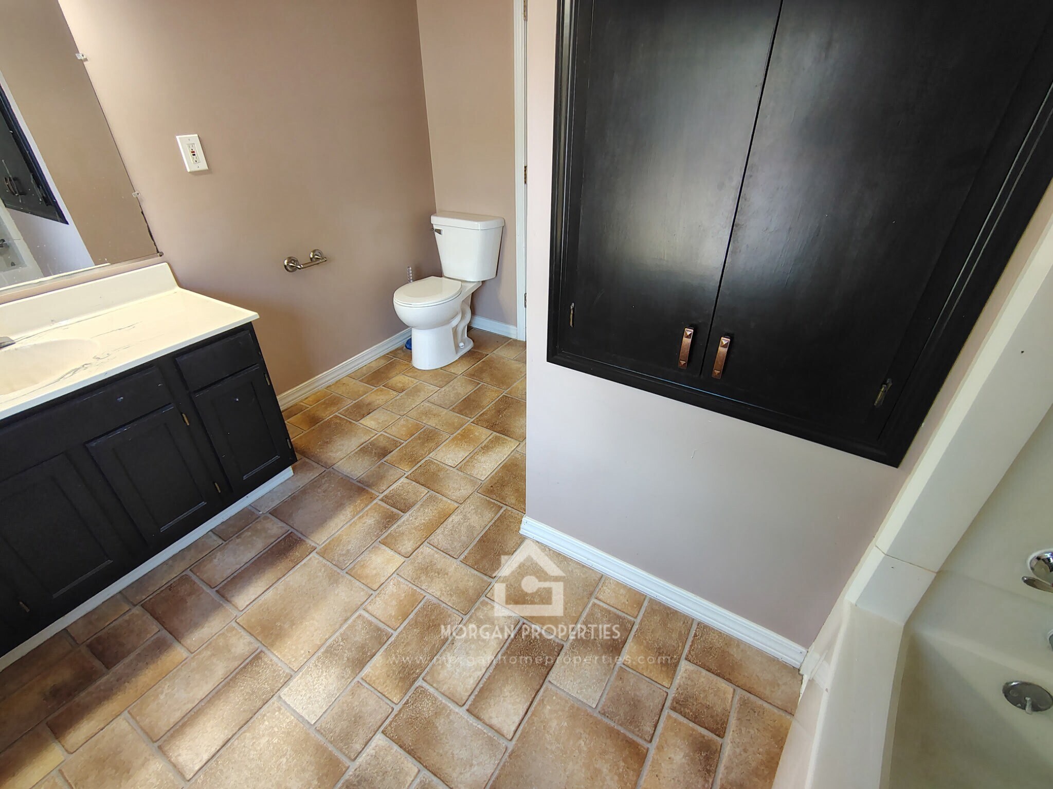 Building Photo - 207 Plum St