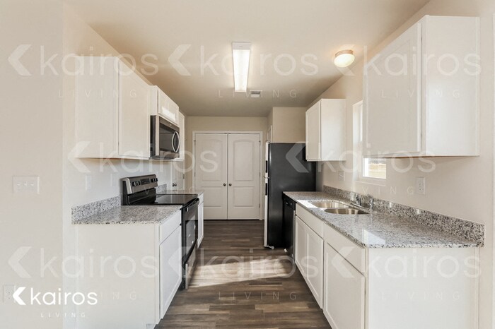 Building Photo - 453 Wagon Trail