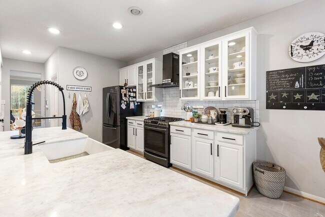 Building Photo - 51 Silver Bayou Ct