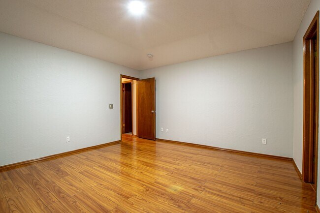 Building Photo - Beautiful 3 Bed 2 Bath in the Heart of OKC!