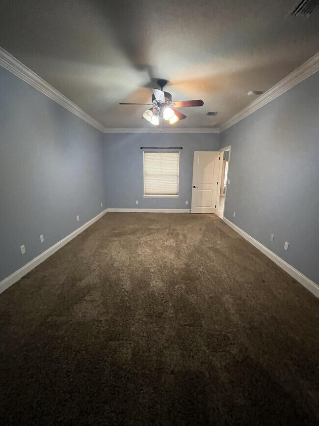 Building Photo - 808 Pine Alley St