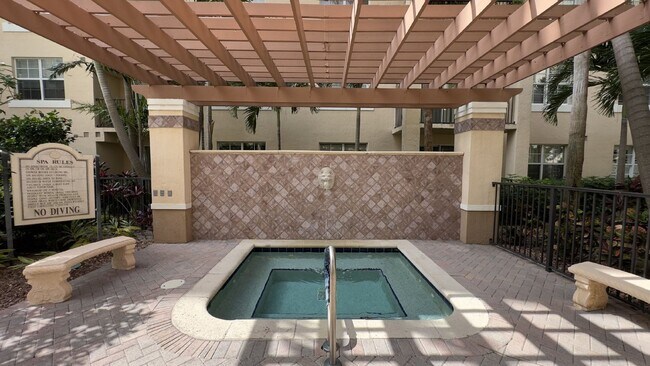 Building Photo - 2-Bedroom Penthouse in the Heart of West Palm Beach