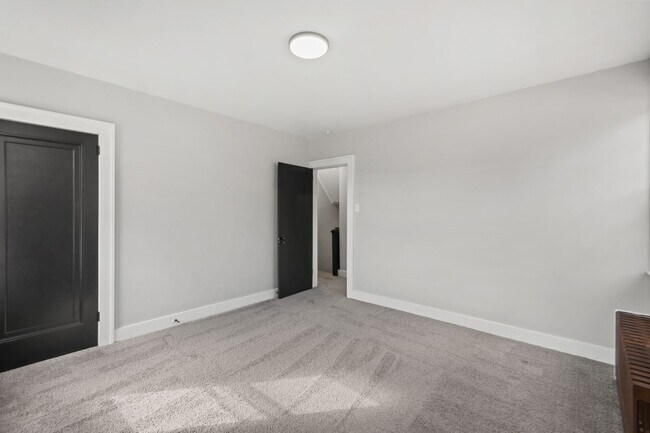 Building Photo - Beautiful 3 Bedroom House in Carrick Available May 1!