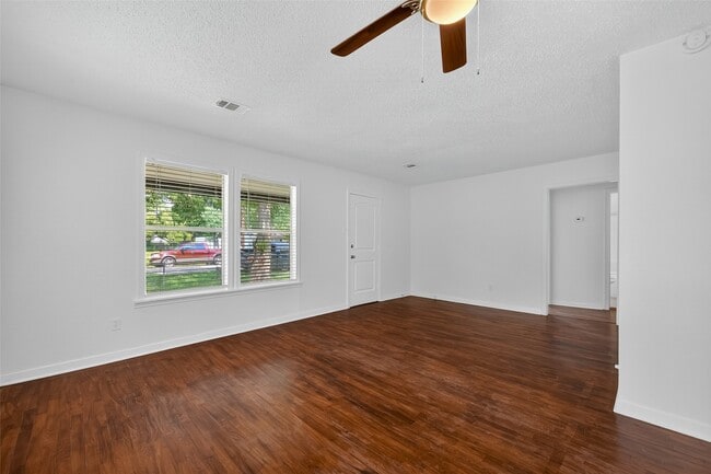 Building Photo - 7021 Oleander Ln