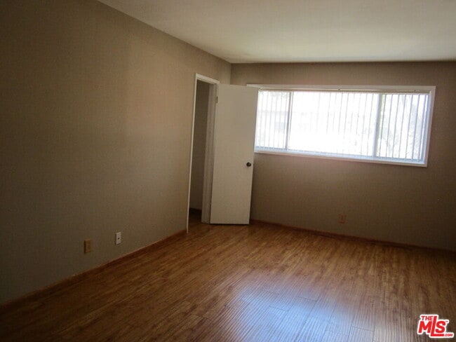 Building Photo - 5275 Colodny Dr