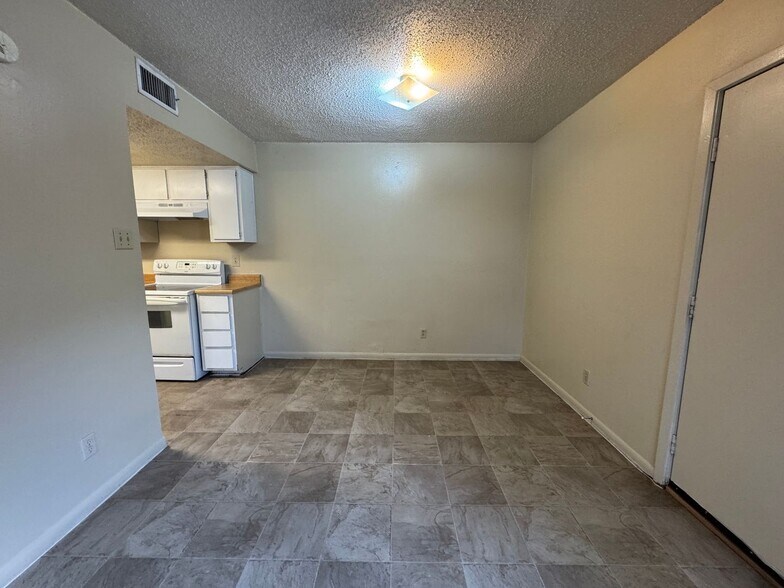 Building Photo - 4504 Chase Cir