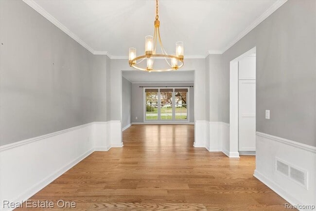 Building Photo - 1568 Grandview Dr