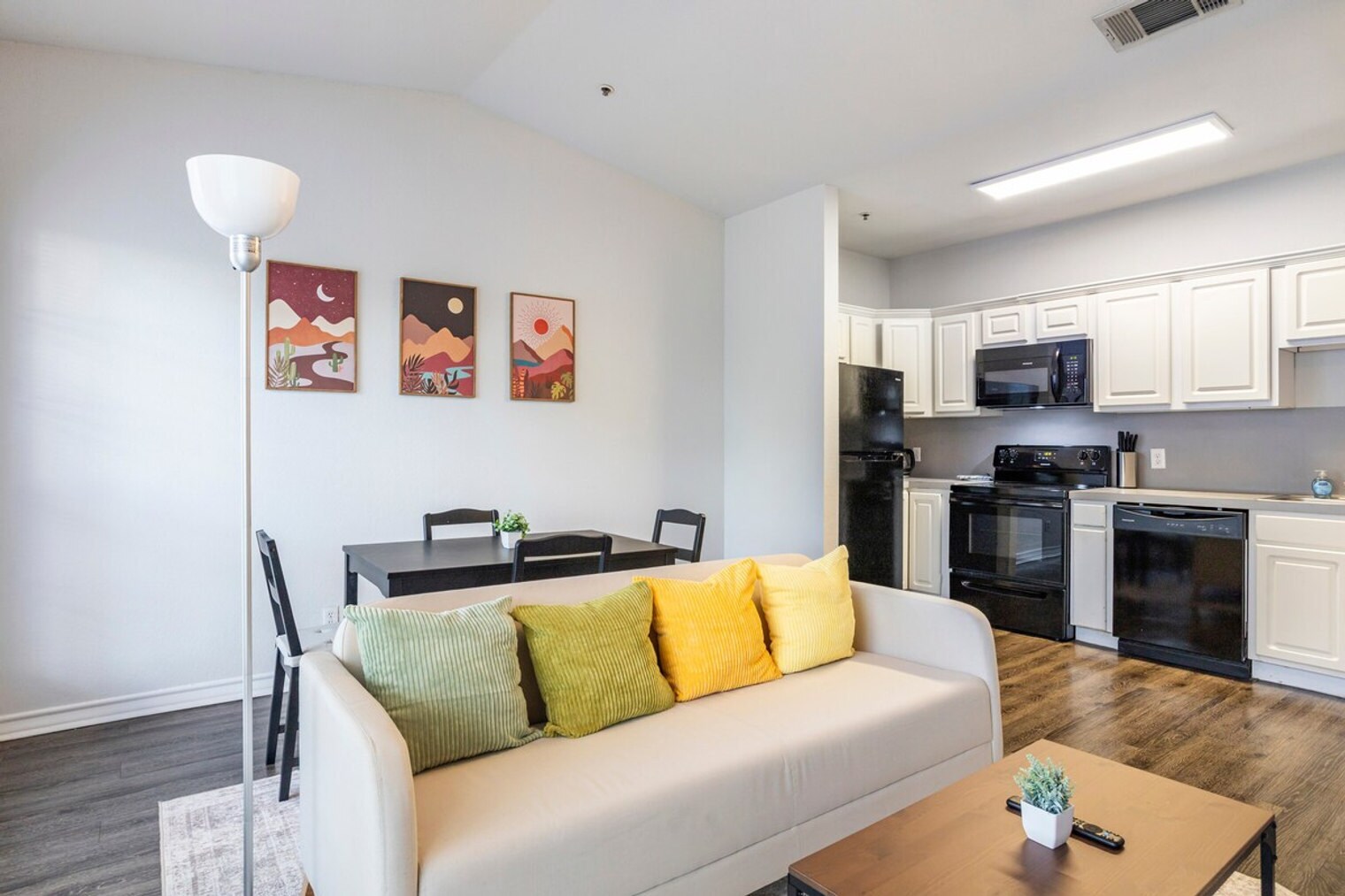 Building Photo - 1005 W 23rd St