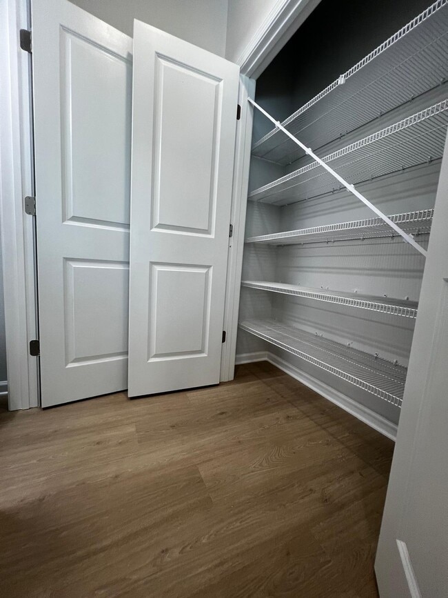 Building Photo - 168 Kobus Ct