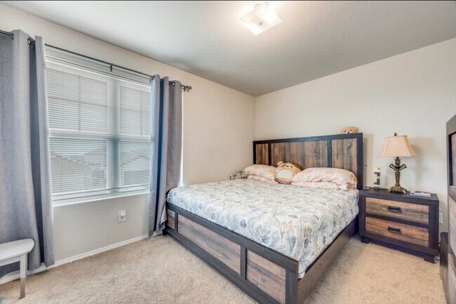 Building Photo - 926 Hurstwood Dr