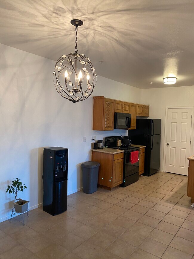 Building Photo - 3550 Bay Sands Dr