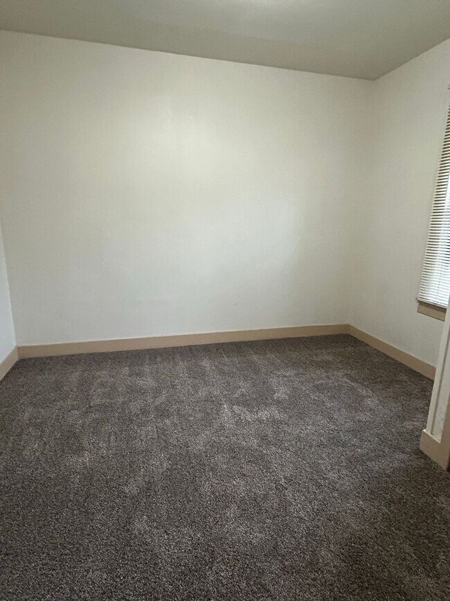 Building Photo - 1823 Mulberry St