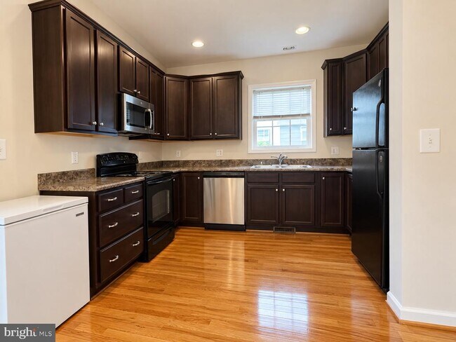 Building Photo - 1380 Timberwood Blvd