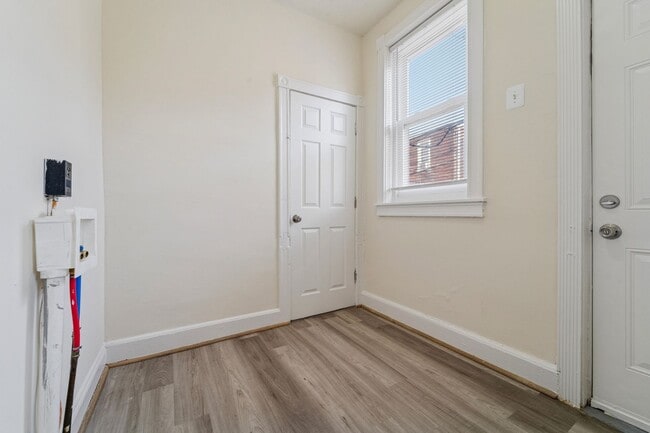 Building Photo - 4843 N Lawrence St