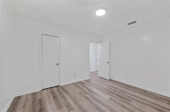 Building Photo - 117 Tanglewood Dr