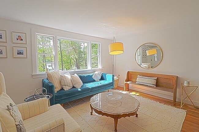 Building Photo - 113 Central St