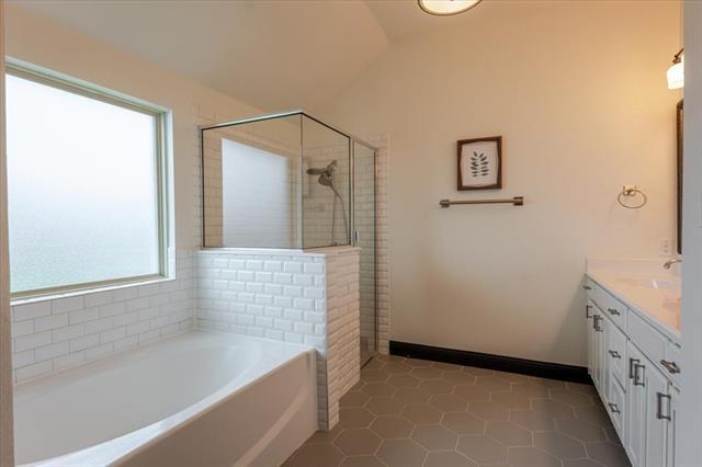 Building Photo - 560 Inwood St