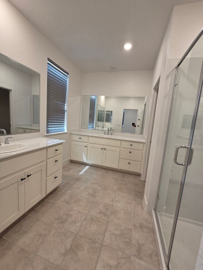 Building Photo - 2-Story 4Bx3.5B House Near Sky River Casino Available Now!!