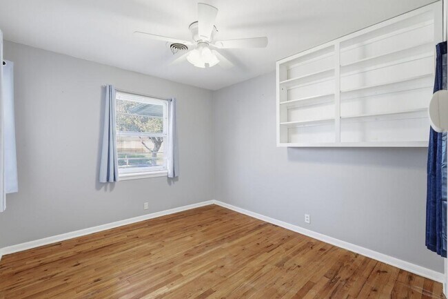 Building Photo - 106 N 9th St