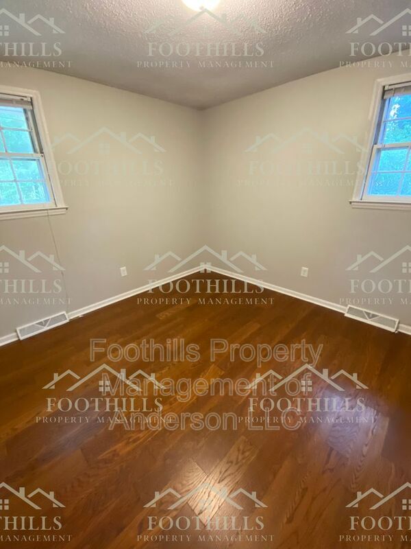 Building Photo - 304 Wildwood Drive -Unit A