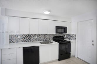 Building Photo - 1522 SW 30th St