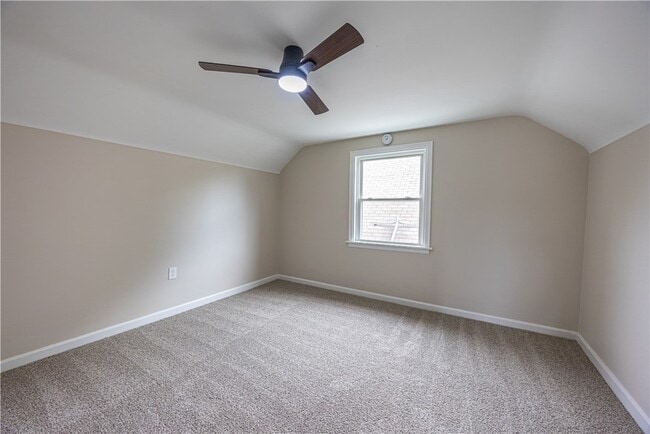 Building Photo - 552 Stephens St