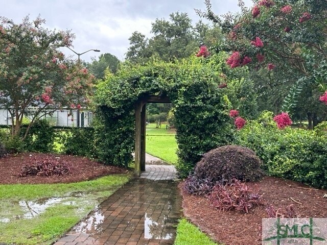 Building Photo - 550 Laurenburg Dr