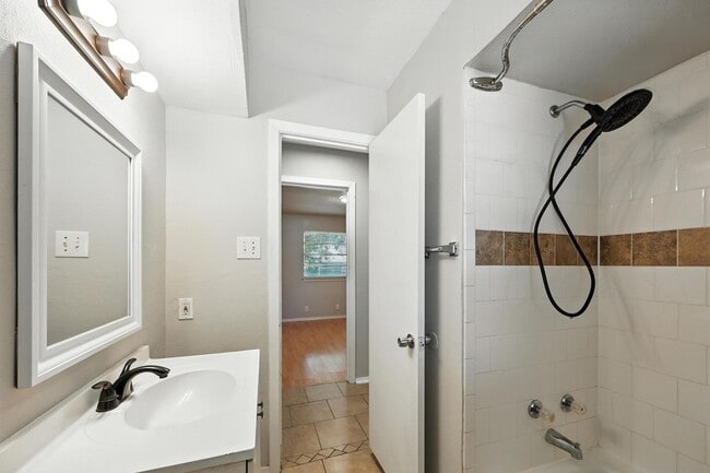 Building Photo - QUAINT 3 Bed, 2 Bath Home in Mckinney, TX!...