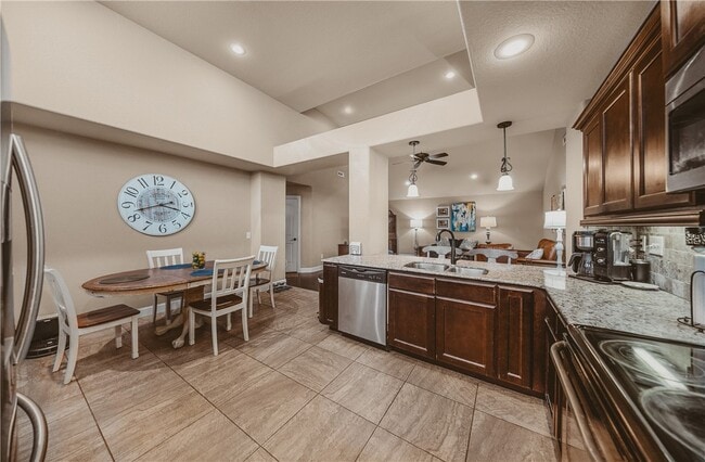 Building Photo - 3301 SW Stonepoint Ave