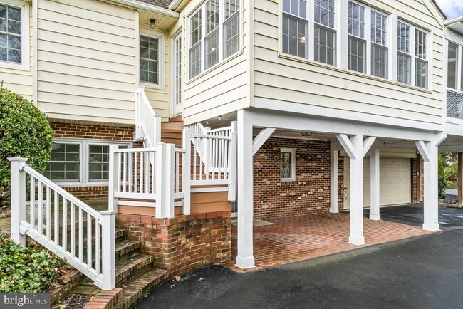 Building Photo - 6321 Higham Dr