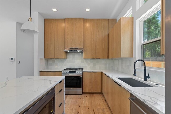 Building Photo - 909 Payne Ave