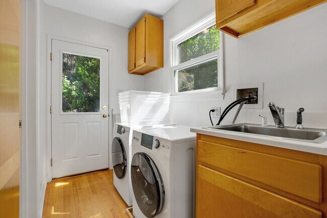 Building Photo - Charming Mid-Century Home for Lease in Pasadena’s San Rafael Hills