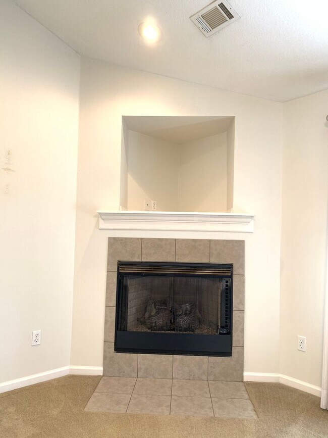 Building Photo - 3bed/2bath Home with Fenced Backyard in Valley View Schools!!!!!!