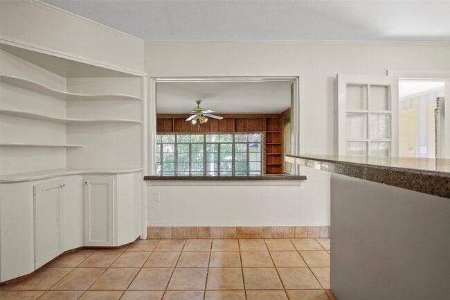 Building Photo - 7204 Meadow Lake Ave