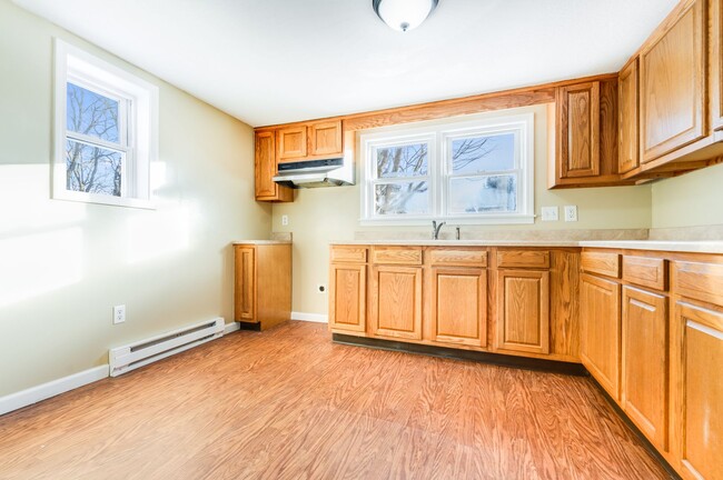 Building Photo - Spacious Cambridge City Home