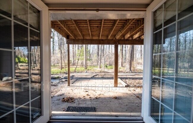 Building Photo - 10902 Swansfield Rd